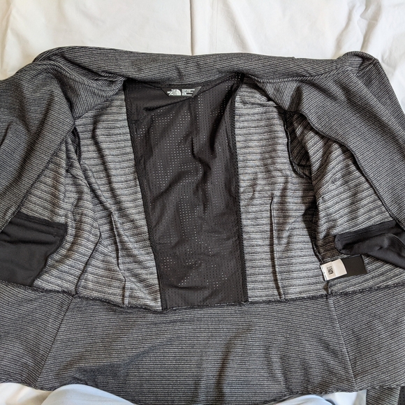 Like new The North Face Women's Perfect Core Moto jacket size M - Picture 15 of 15